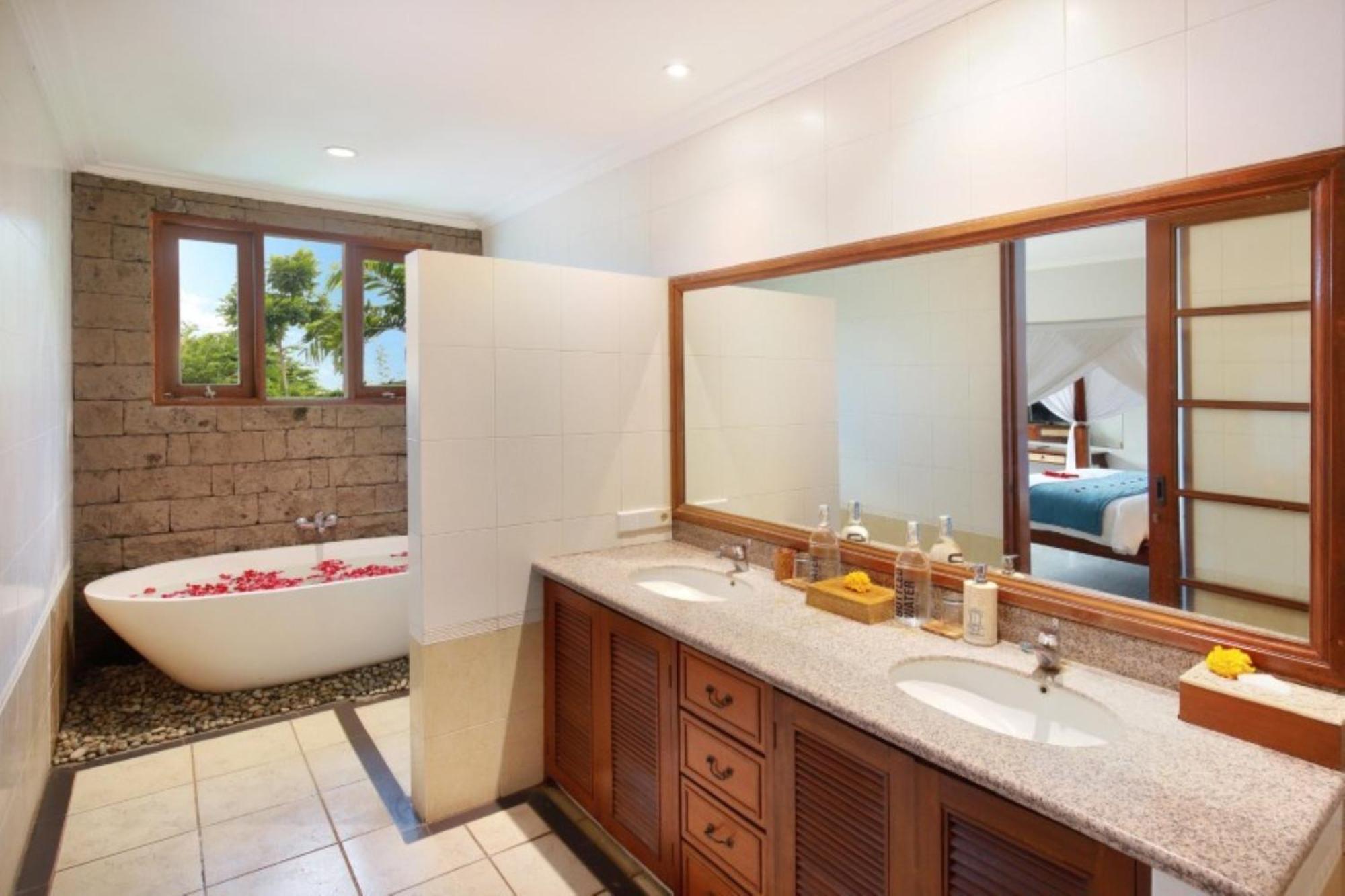 Kecapi Villa Seminyak By Ini Vie Hospitality Exteriör bild